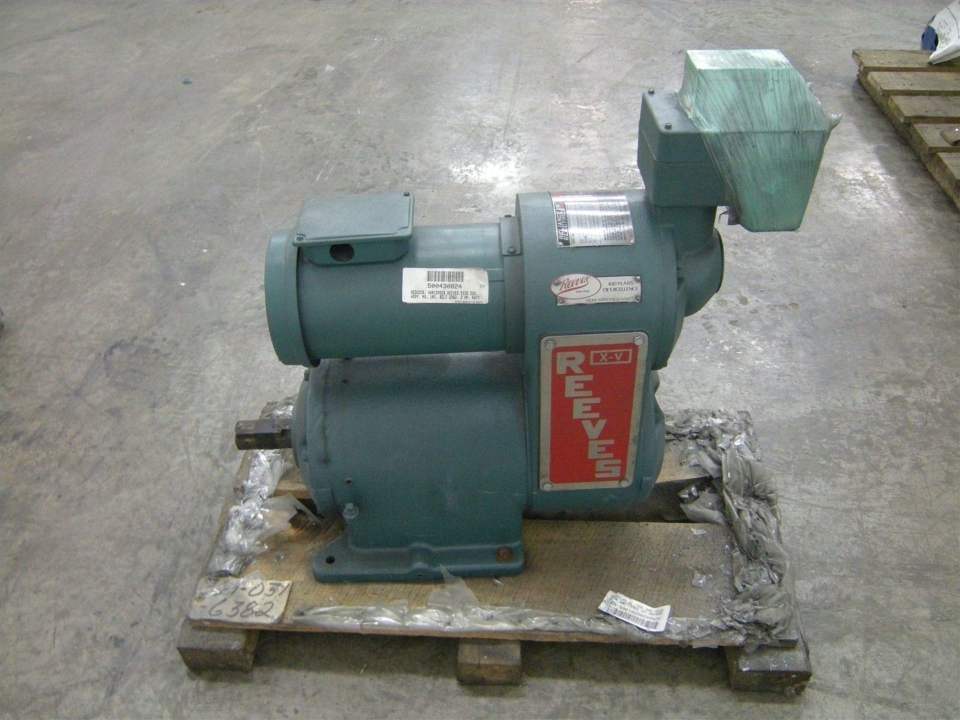 Reeves Vari speed Reducer MFC100158 2HP, Size 222 Gear Ratio 20.9 (Rigging Fee - $95) - Image 2 of 8