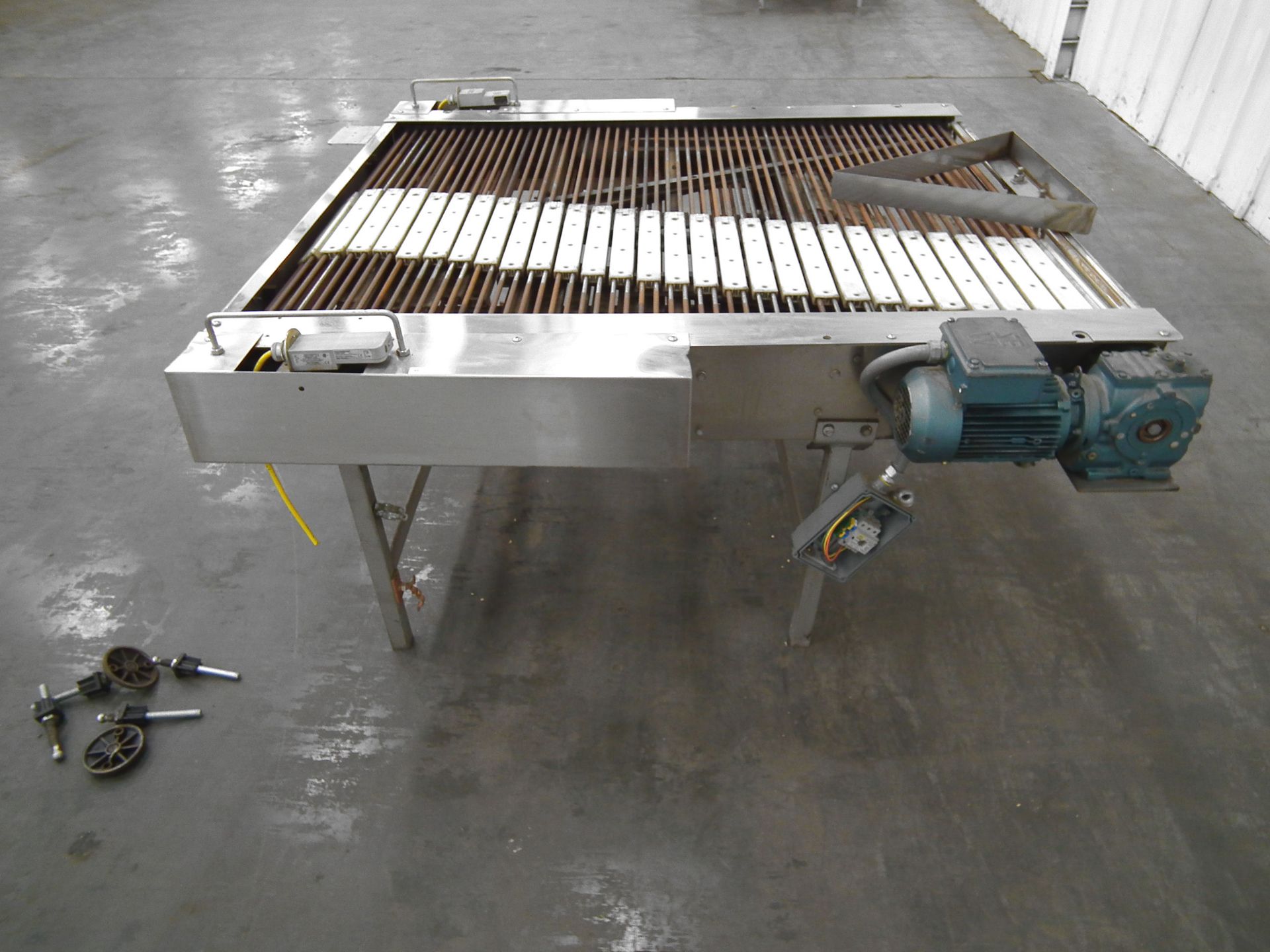 APV Steward Switch Laner Conveyor with 13 in Platens (Rigging Fee - $150) - Image 5 of 5