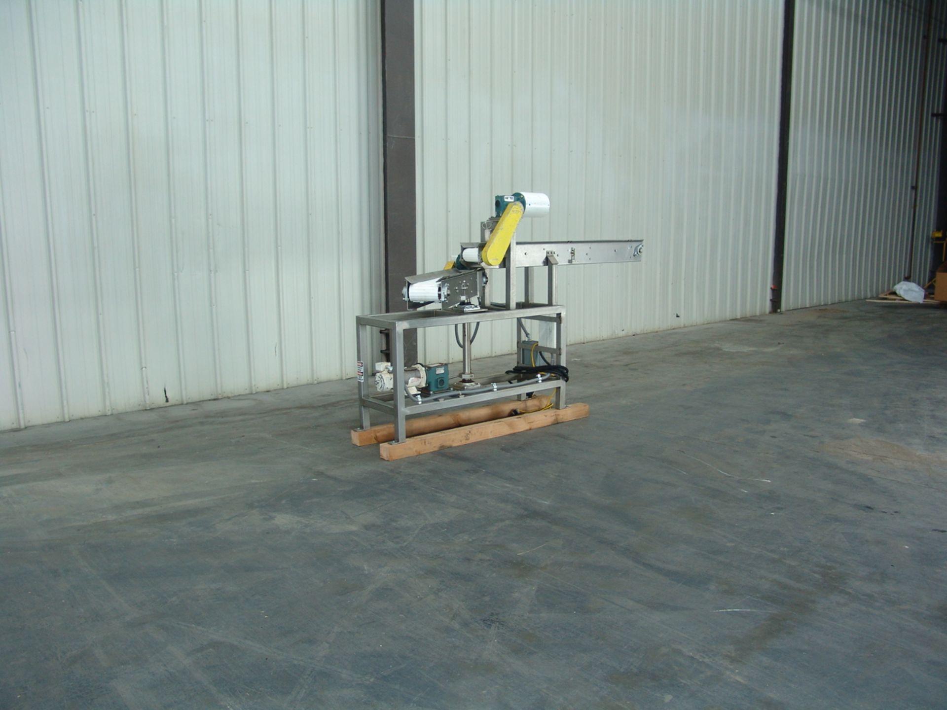 Reciprocating Conveyor To Distribute Product (Rigging Fee - $125) - Image 4 of 10