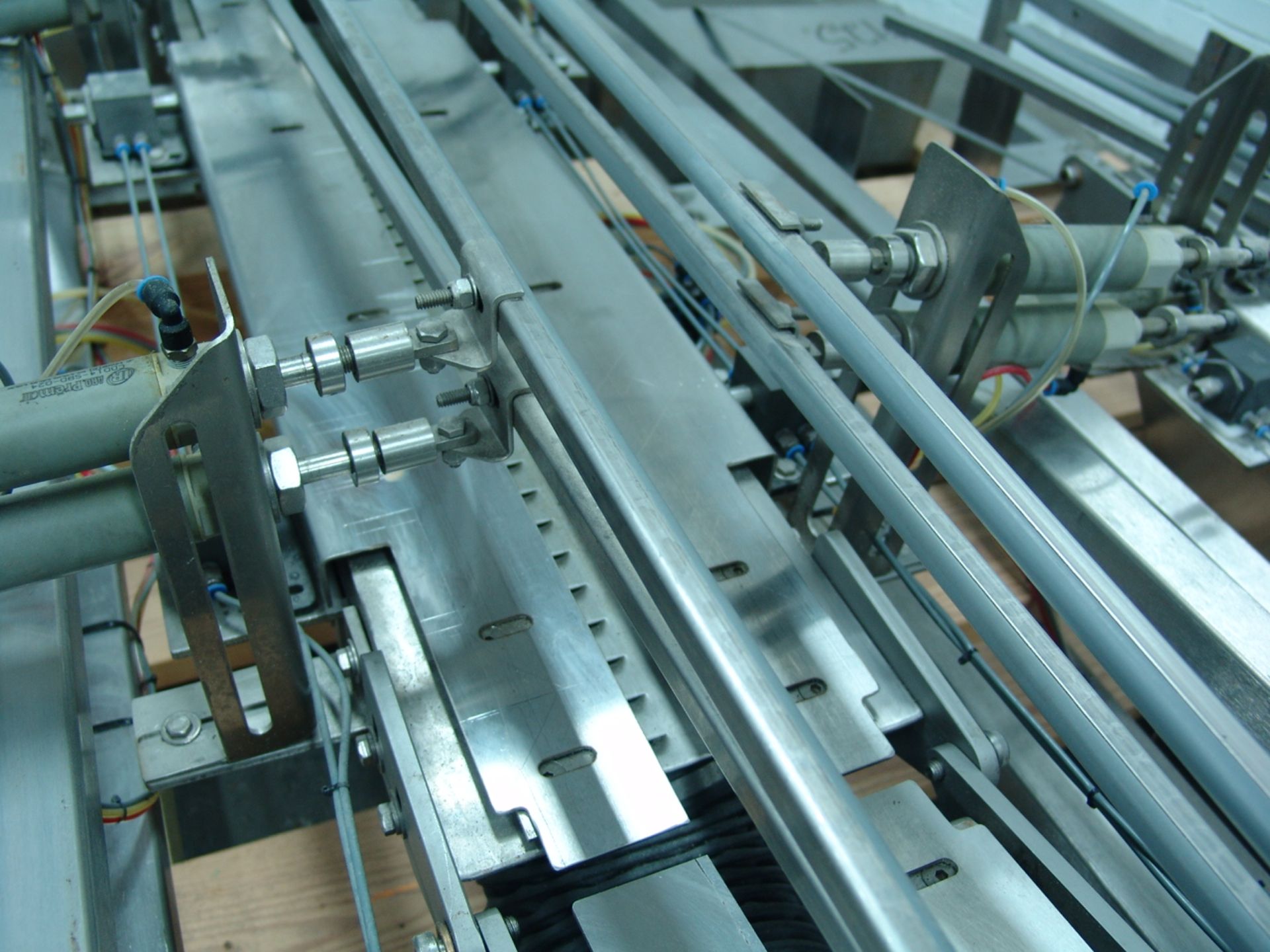 Ambec Air Conveyor for Empty PET Bottle Handling (Rigging Fee - $495) - Image 10 of 11