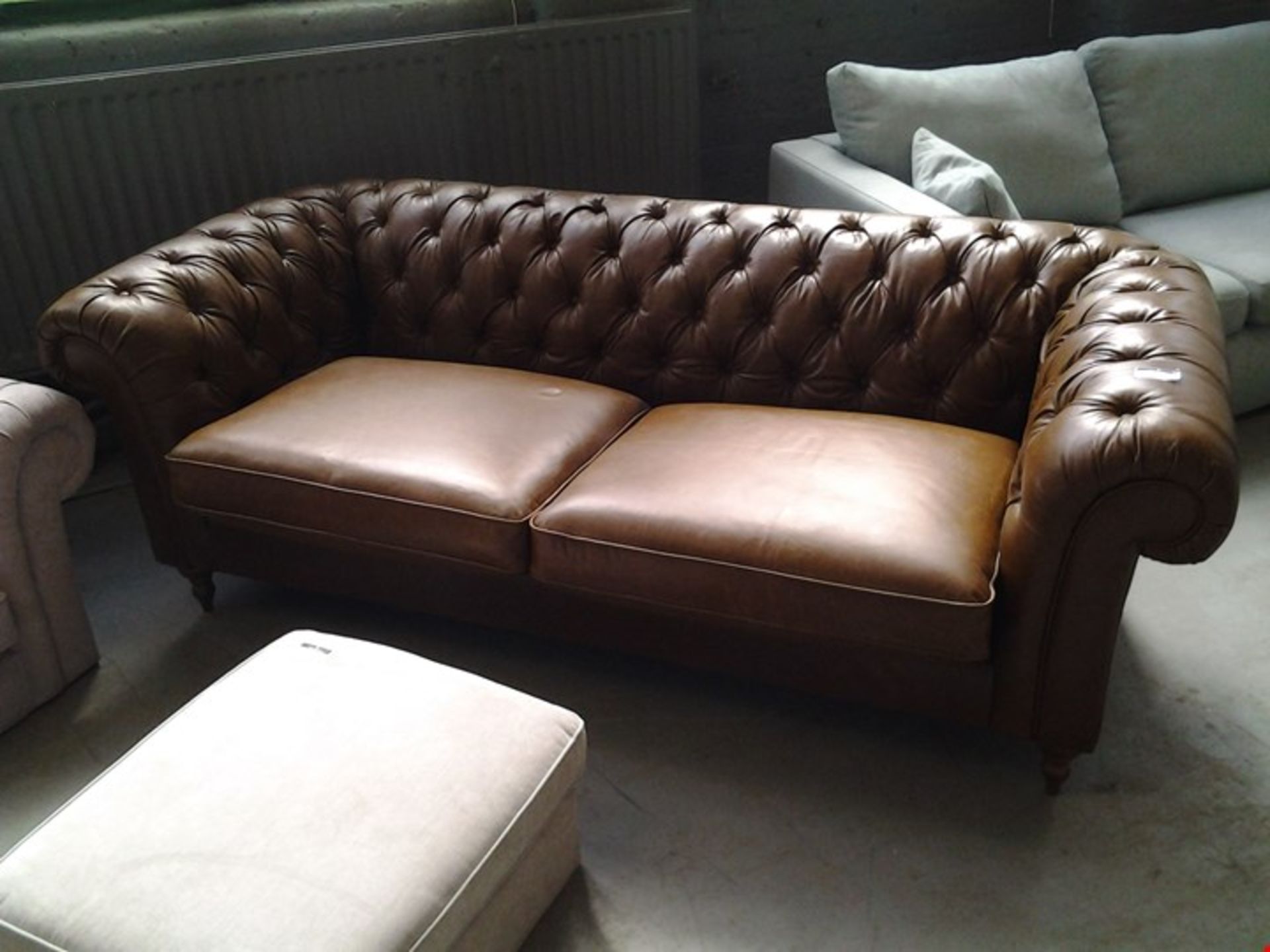 DESIGNER BROWN LEATHER BUTTON BACK 3 SEATER SOFA WITH DURABLE OAK FEET RRP Â£899.00