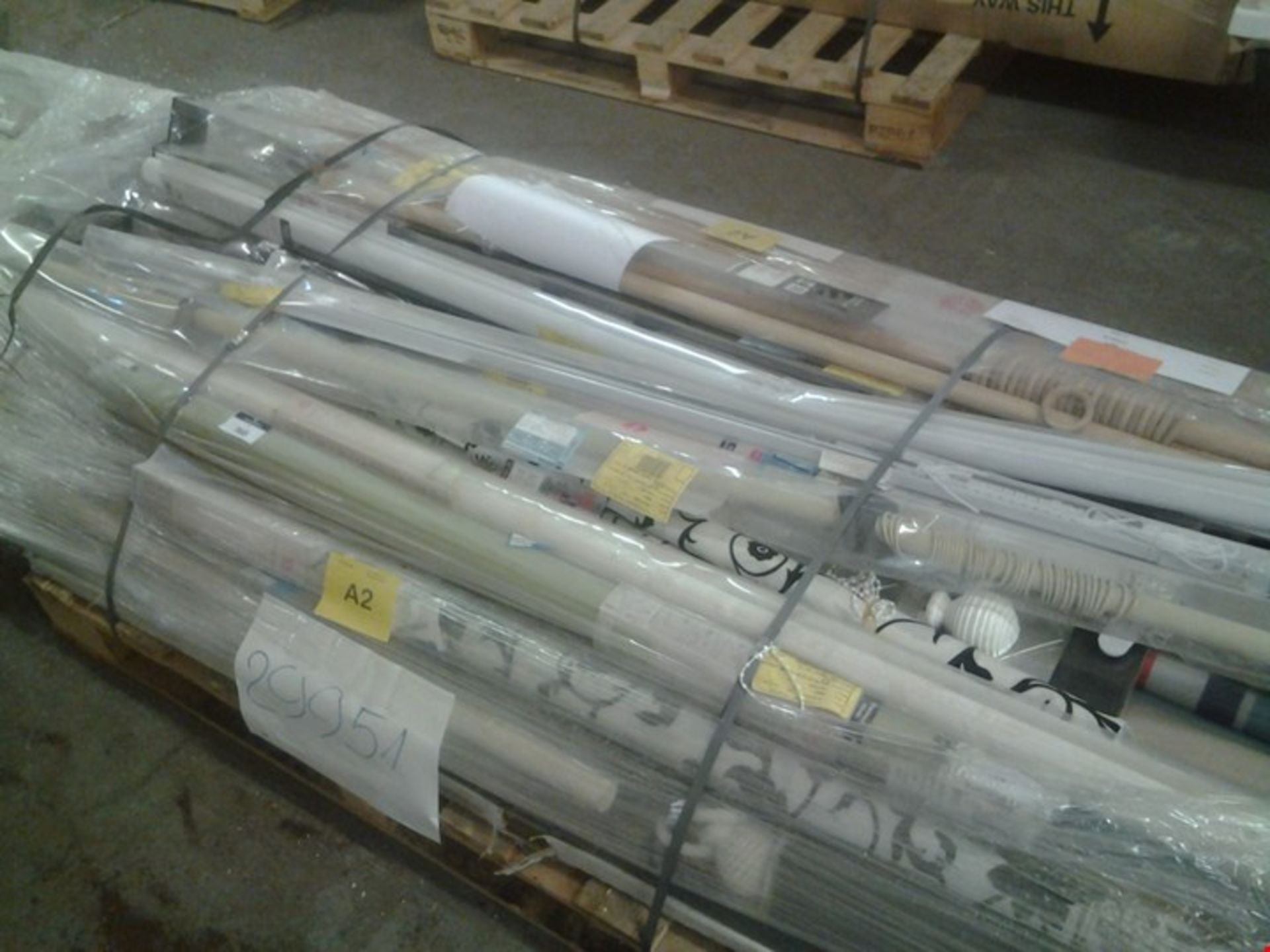 PALLET OF ASSORTED ROLLER BLINDS, CURTAIN POLES, BLACKOUT BLINDS, VENETIAN BLINDS ETC