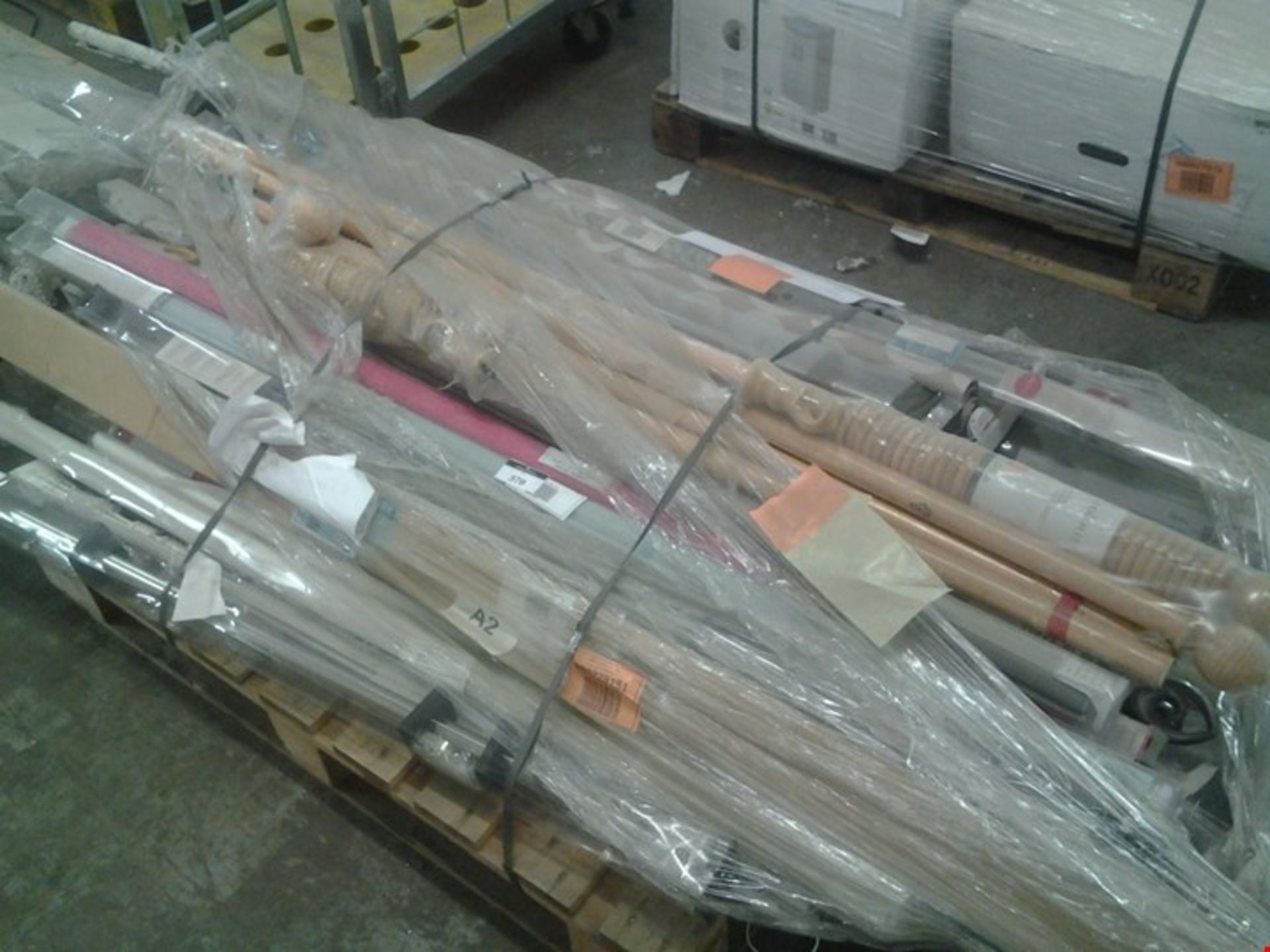 PALLET OF ASSORTED CURTAIN POLES, BLACKOUT BLINDS, VENETIAN BLINDS, FABRIC BLINDS ETC