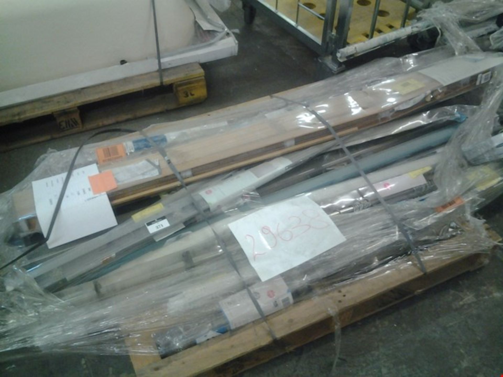 PALLET OF ASSORTED CURTAIN POLES, VENETIAN BLINDS, WOODEN BLINDS, ROLLER BLINDS ETC