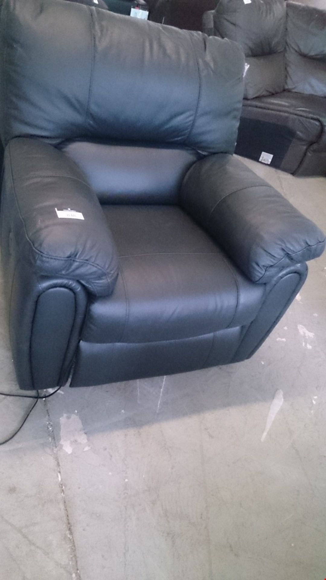 DESIGNER SEAHAM BLACK LEATHER ELECTRIC RECLINING EASY CHAIR