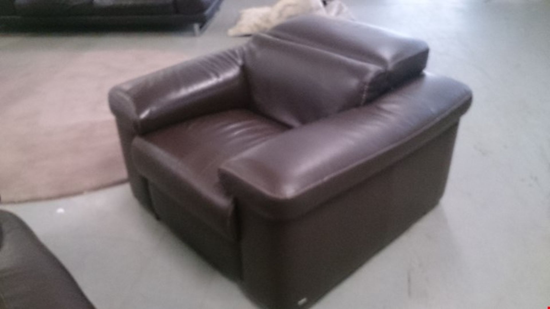 DESIGNER ITALIAN MADE MICENOBROWN LEATHER ELECTIC RECLINING 3 SEATER SOFA AND A MANUAL RECLININ... - Image 2 of 2
