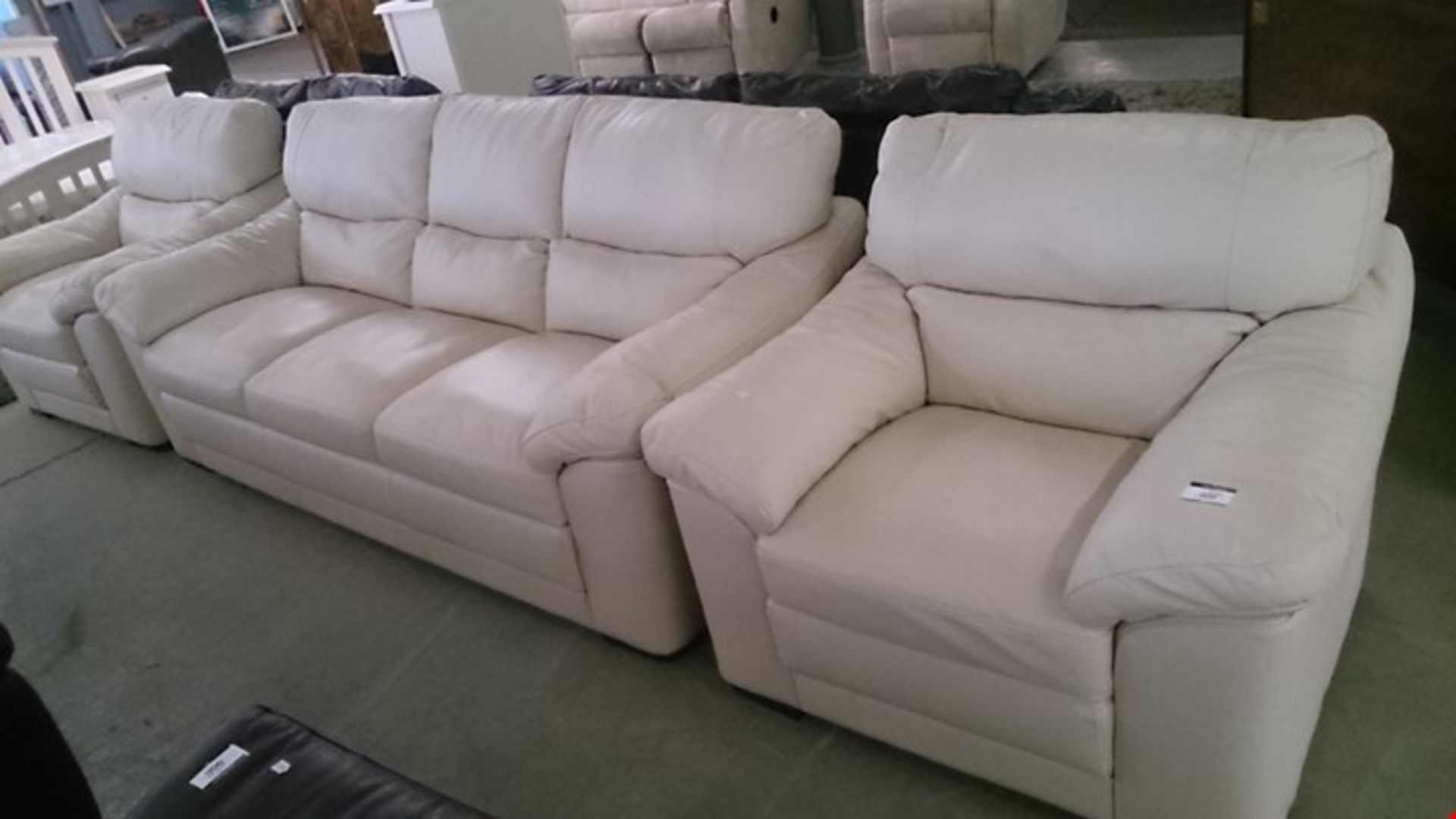 QUALITY DESIGNER BELLINI ITALIAN BEIGE LEATHER SUITE COMPRISING THREE SEATER SOFA & PAIR EASY C...