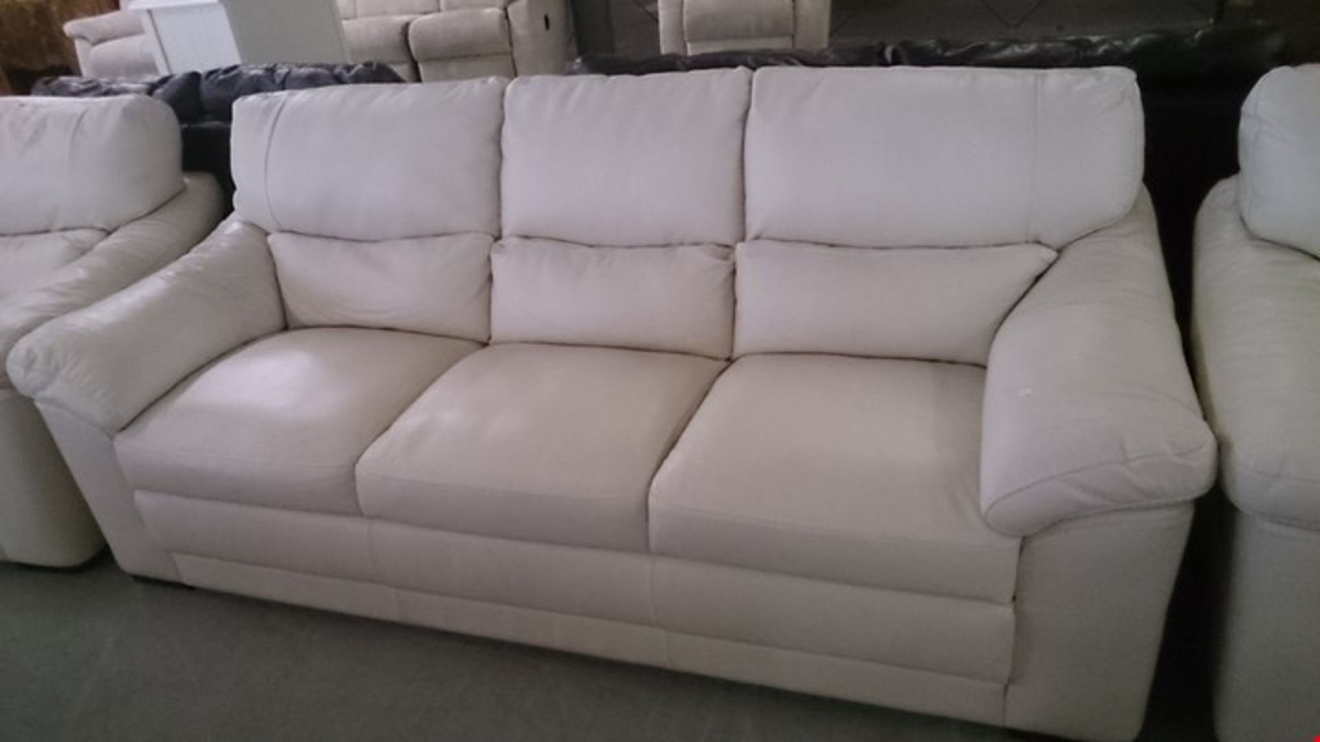 QUALITY DESIGNER BELLINI ITALIAN BEIGE LEATHER SUITE COMPRISING THREE SEATER SOFA & PAIR EASY C... - Image 2 of 3