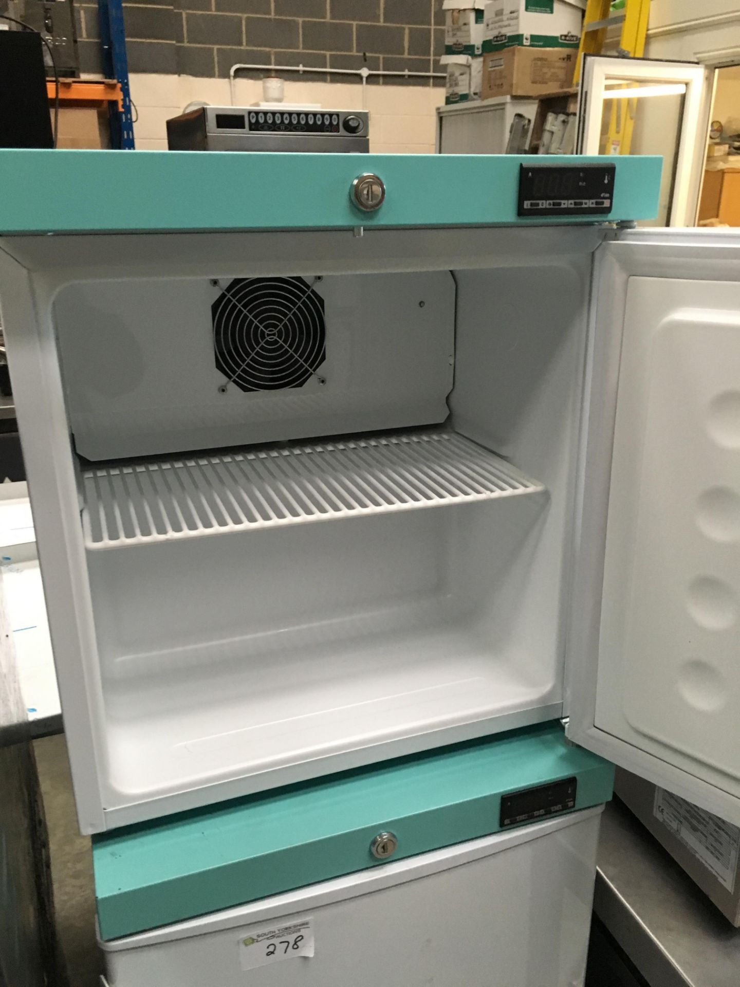 Small white counter top fridge - Image 2 of 2