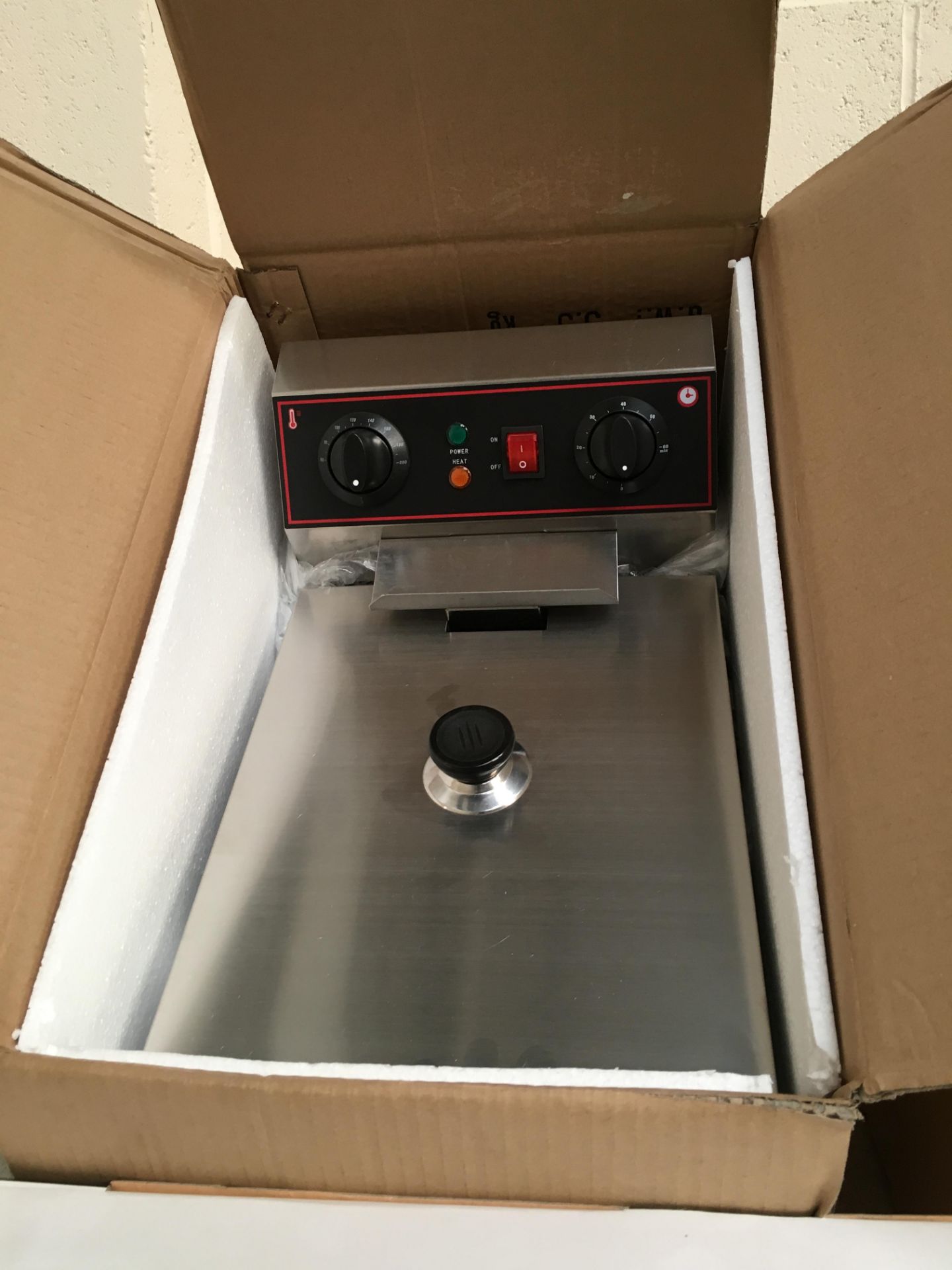 New Boxed Single Electric Fryer.10 Litres Capacity