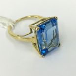 9CT GOLD BLUE TOPAZ RING - PRINCESS CUT (SIZE N)