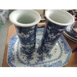 A pair of early 20th century blue and white Chinese vases and a late 18th century blue and white