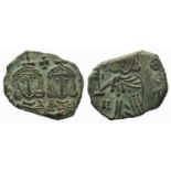 Constantine V (741-775). Æ 40 Nummi (18mm, 3.13g, 6h). Syracuse, 757-775. Crowned facing busts of