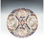 A LARGE JAPANESE IMARI PORCELAIN CHARGER, Meiji period, of shallow circular form, decorated with