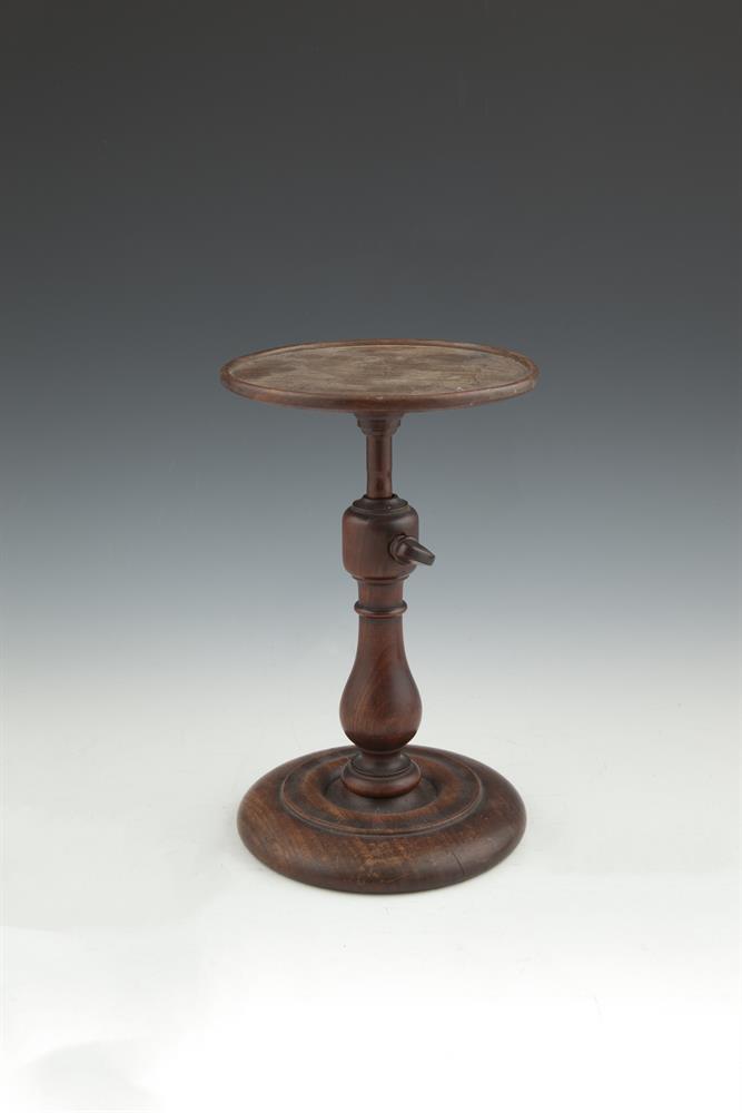 A LATE 18TH CENTURY MAHOGANY WIG-STAND, the circular dished top on telescopic extending column,
