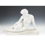 A CONTINENTAL MARBLE FIGURE OF A CLASSICAL FEMALE, 19th/20th century, modelled nude and lying on a