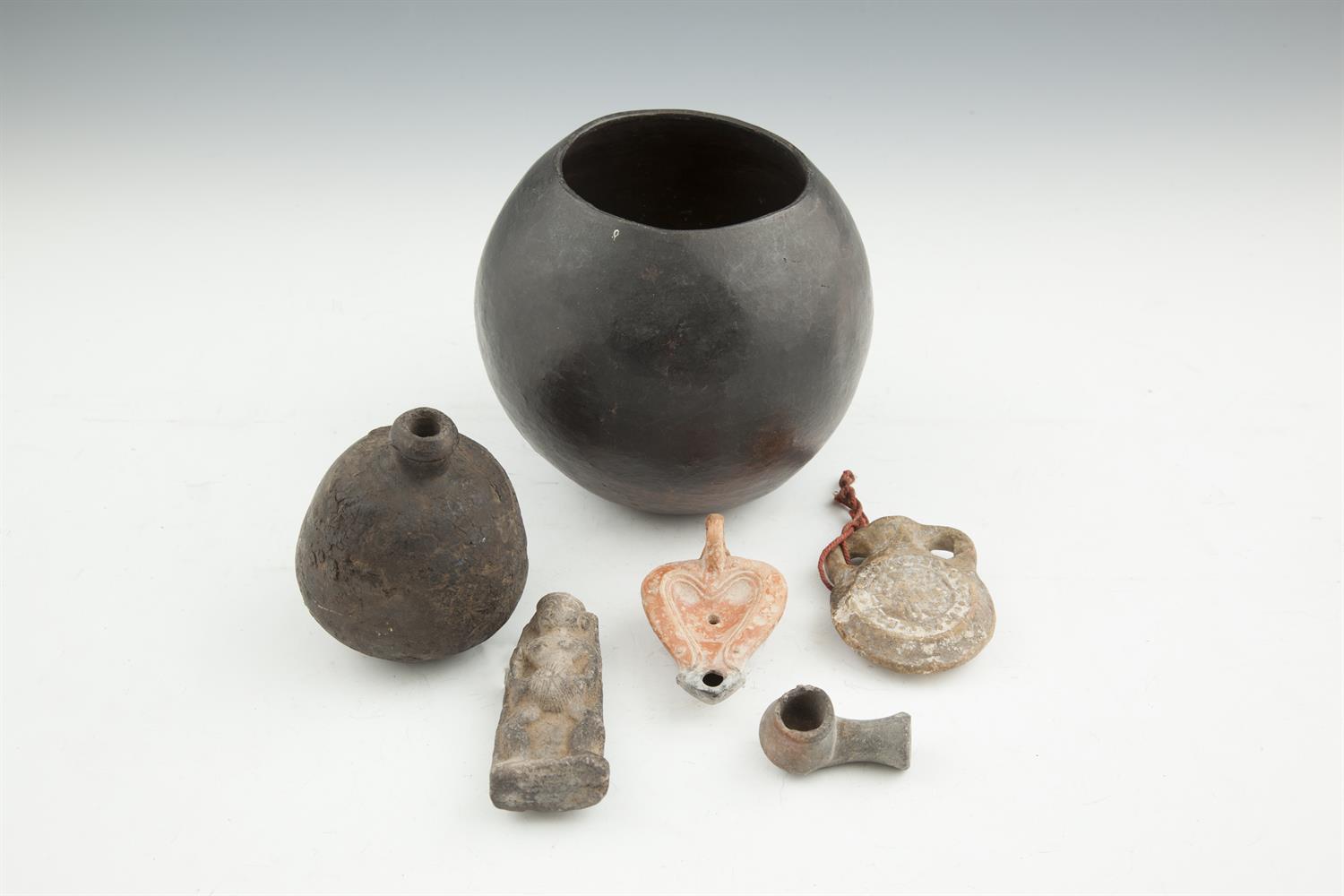 A COLLECTION OF EGYPTIAN AND ROMAN ANTIQUITIES, including an ancient steatite bottle of globular