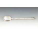 A CANON HANDLE RAT TAIL PATTERN SILVER BASTING SPOON, Dublin 1967, makers mark of Royal Irish Silver
