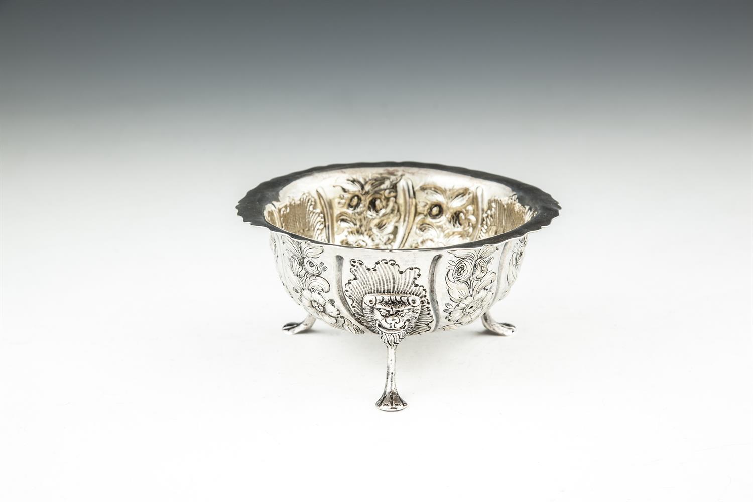 A GEORGE III IRISH SILVER SUGAR BOWL, Dublin c.1770, of circular form with wavy rim, the body with