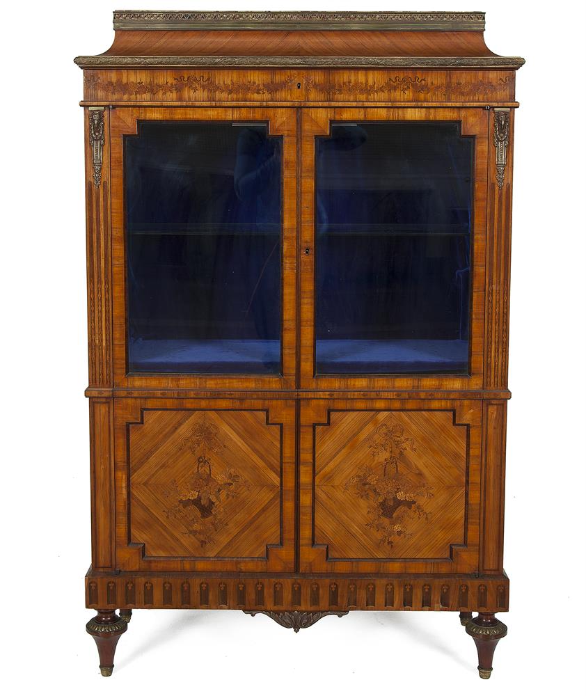 A LATE 18TH CENTURY FRENCH INLAID KINGWOOD VITREEN, the flat raised top inset with Breccia marble