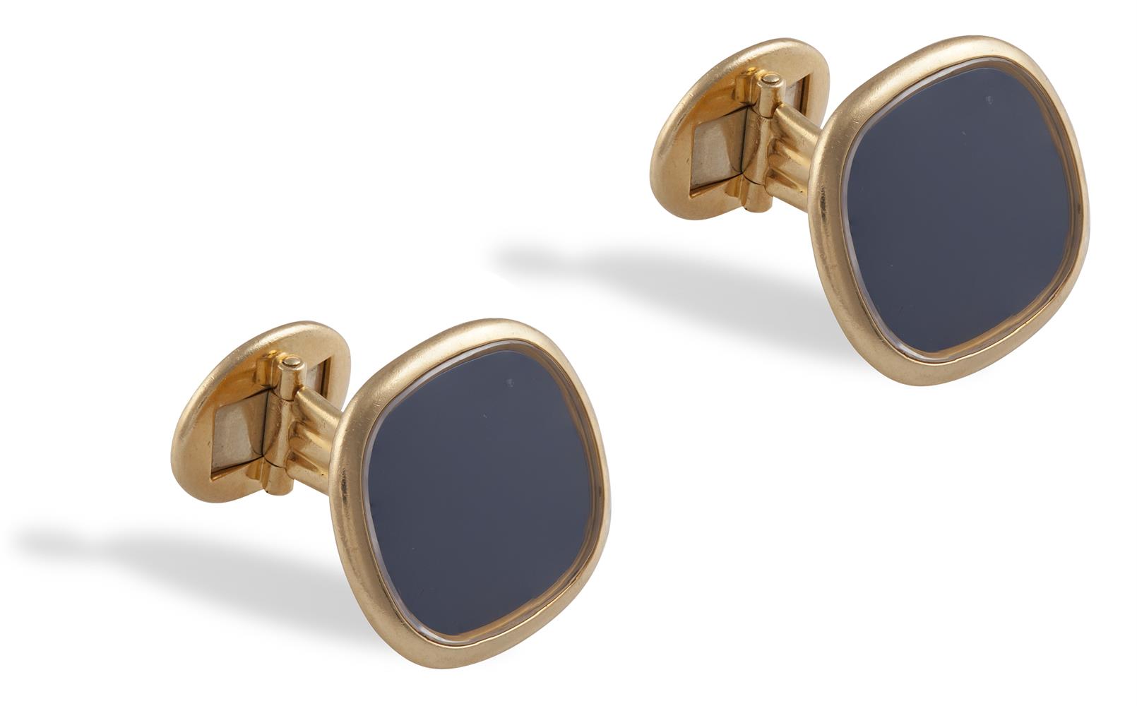 A PAIR OF ELLIPSE D'OR CUFFLINKS, BY PATEK PHILIPPESet to the centre with a cushion-shaped blue