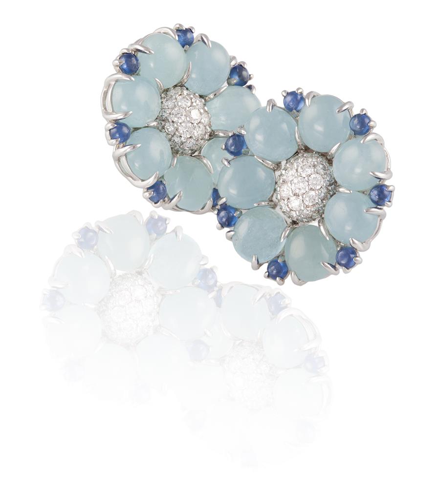 A PAIR OF AQUAMARINE, SAPPHIRE AND DIAMOND EARRINGS, BY SEAMAN SCHEPPSEach earring set with a - Bild 2 aus 2