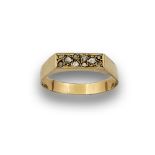 Sortija con banda rectangular de diamantes en oro amarillo de 18K.  Start Price: €60