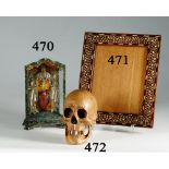 Calavera tallada en madera Medidas: 18 x 13 cms. Start Price: €750