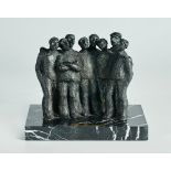 MARIEMI OTAOLA (Bilbao) “Grupo coral vasco”  Bronce patinado. 12 x 14,5 x 7,5 cms. Firmado con