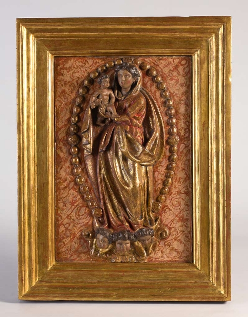 “Virgen del Rosario” Relieve en madera talla, policromado y dorada. Medidas: 46 x 30 cms. Relieve en