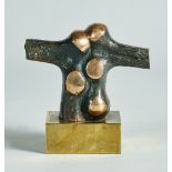 JOSÉ LUIS FERNÁNDEZ (Oviedo, 1943) “S.T” Bronce. 12,5 x 12,5 x 6,2 cms. con base. Firmado en la