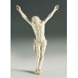 Cristo de marfil de excelente calida. Escuela francesa, S. XVII. Medidas: 33,7 x 28 x 21,2 cms