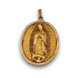 Medalla colgante oval de Virgen de Guadalupe en oro de 18K. Medidas: 4,4 x 3 cms. Peso: 13,15 grs.
