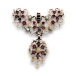 Pendentif s XVIII de lazo y flor colgante ,con rubíes y perlas de aljofar. En oro bajo. Medidas:5,