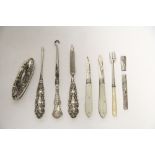 Two pocket fruit knives with folding blades & mother-of-pearl sides, Sheffield 1898 & 1915; an