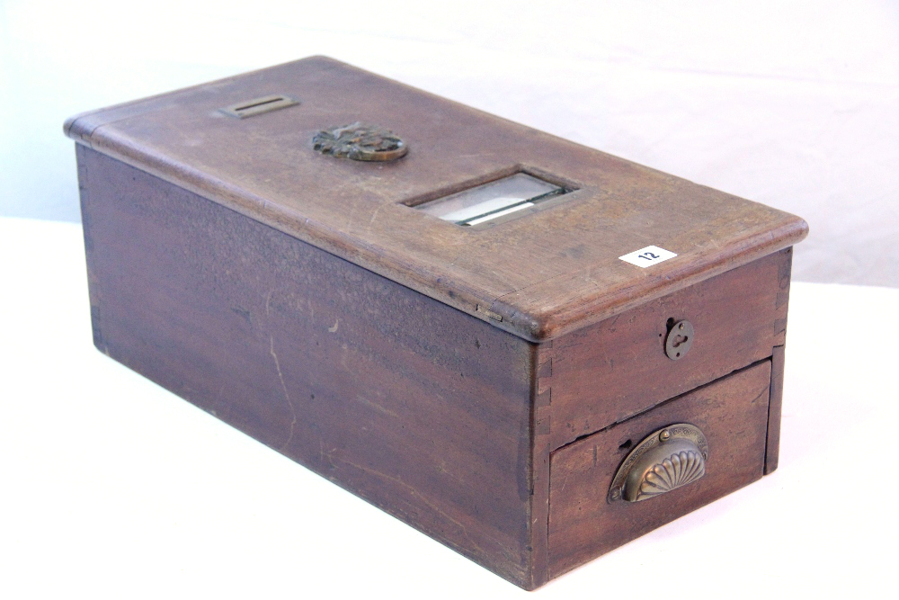 An early/mid-20th century mahogany cased cash till, 19¾" x 9¾".
