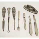 Two pocket fruit knives with folding blades & mother-of-pearl sides, Sheffield 1898 & 1915; an