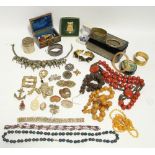 Various items of Victorian & later costume jewellery.