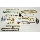 Various items of costume jewellery.