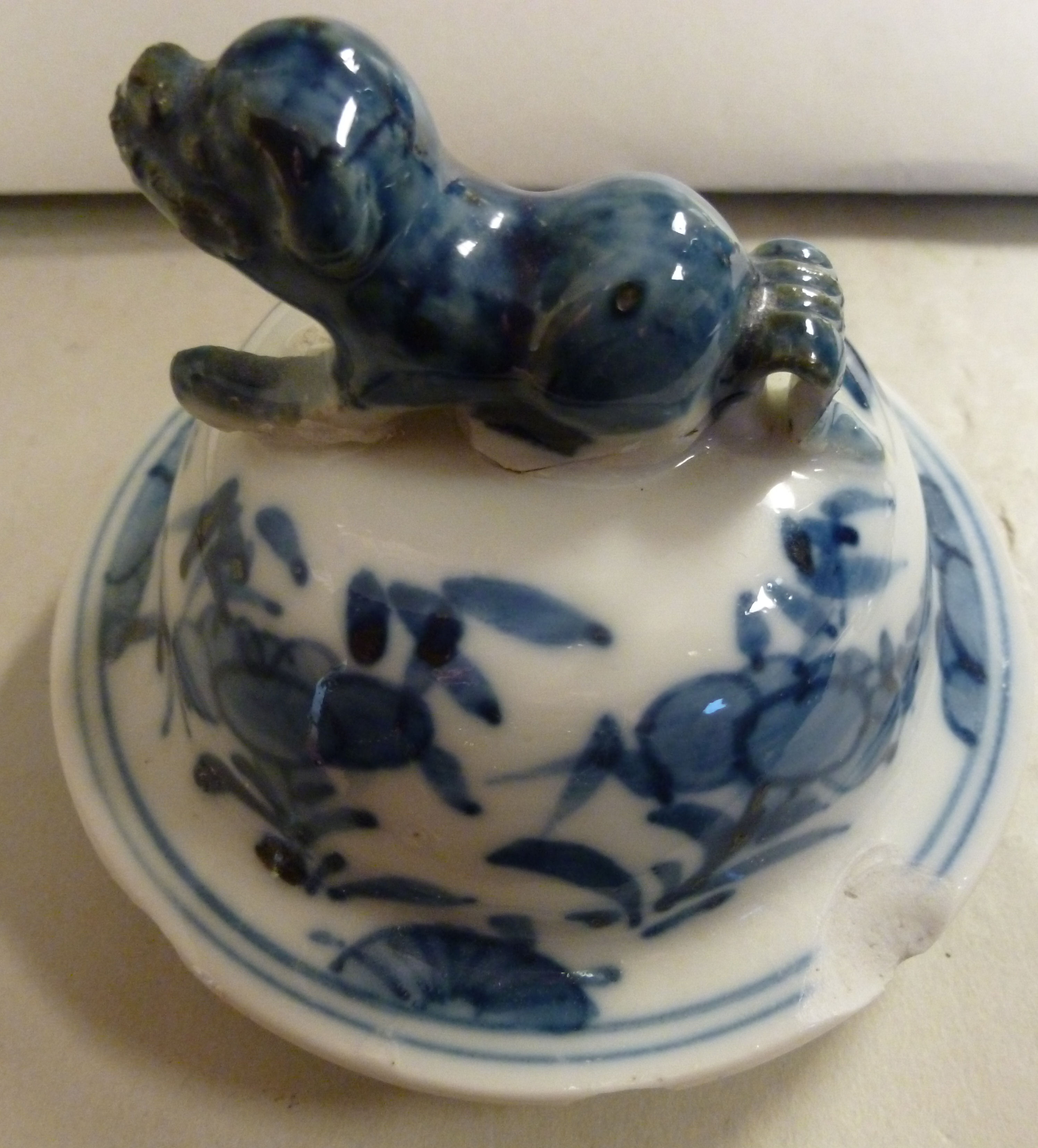 A late 19thC Chinese porcelain temple va - Image 5 of 8