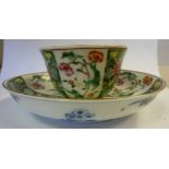 An early 20thC Chinese porcelain tea bow