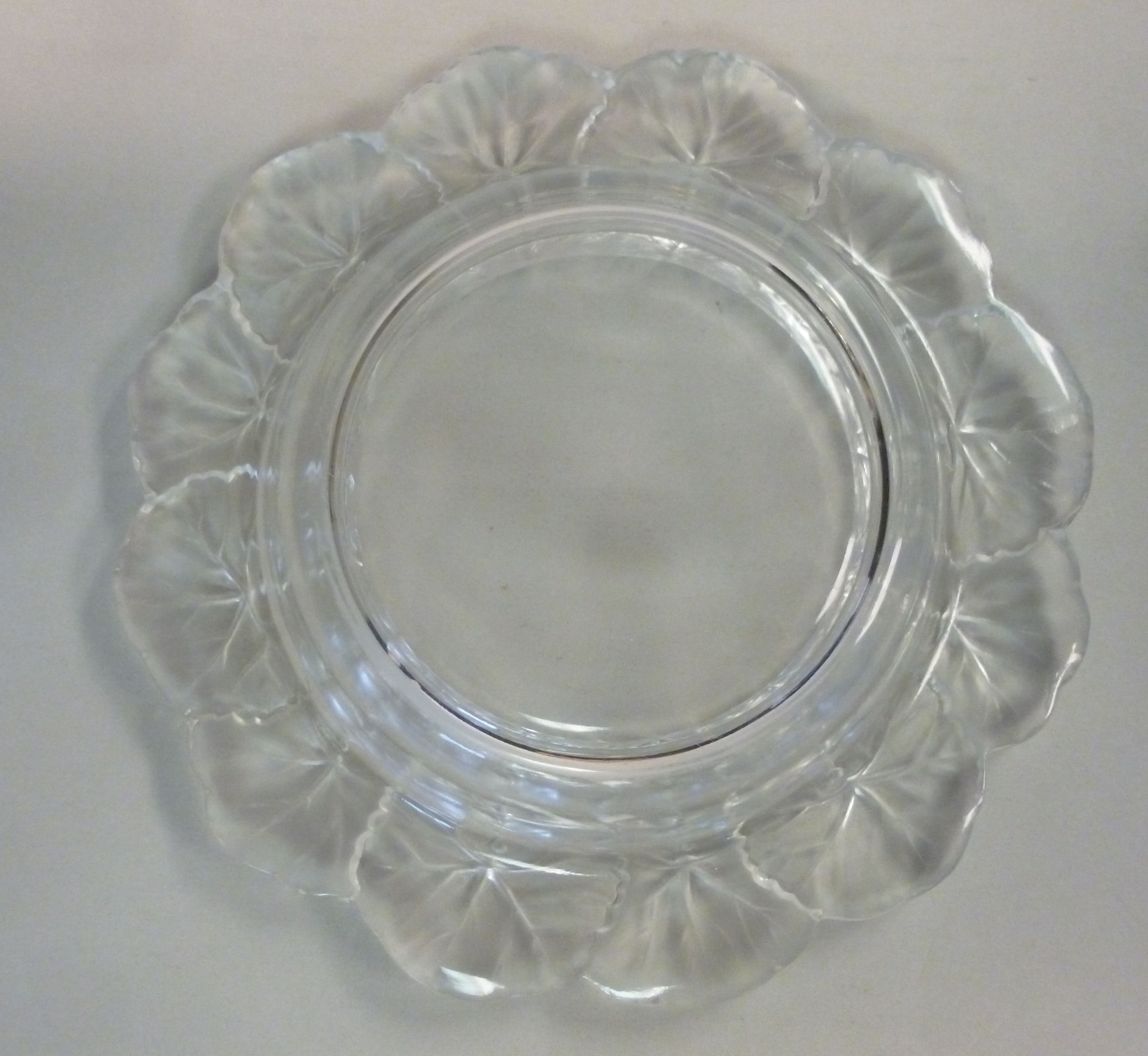 A modern Lalique Honfleur glass candy di - Image 3 of 5