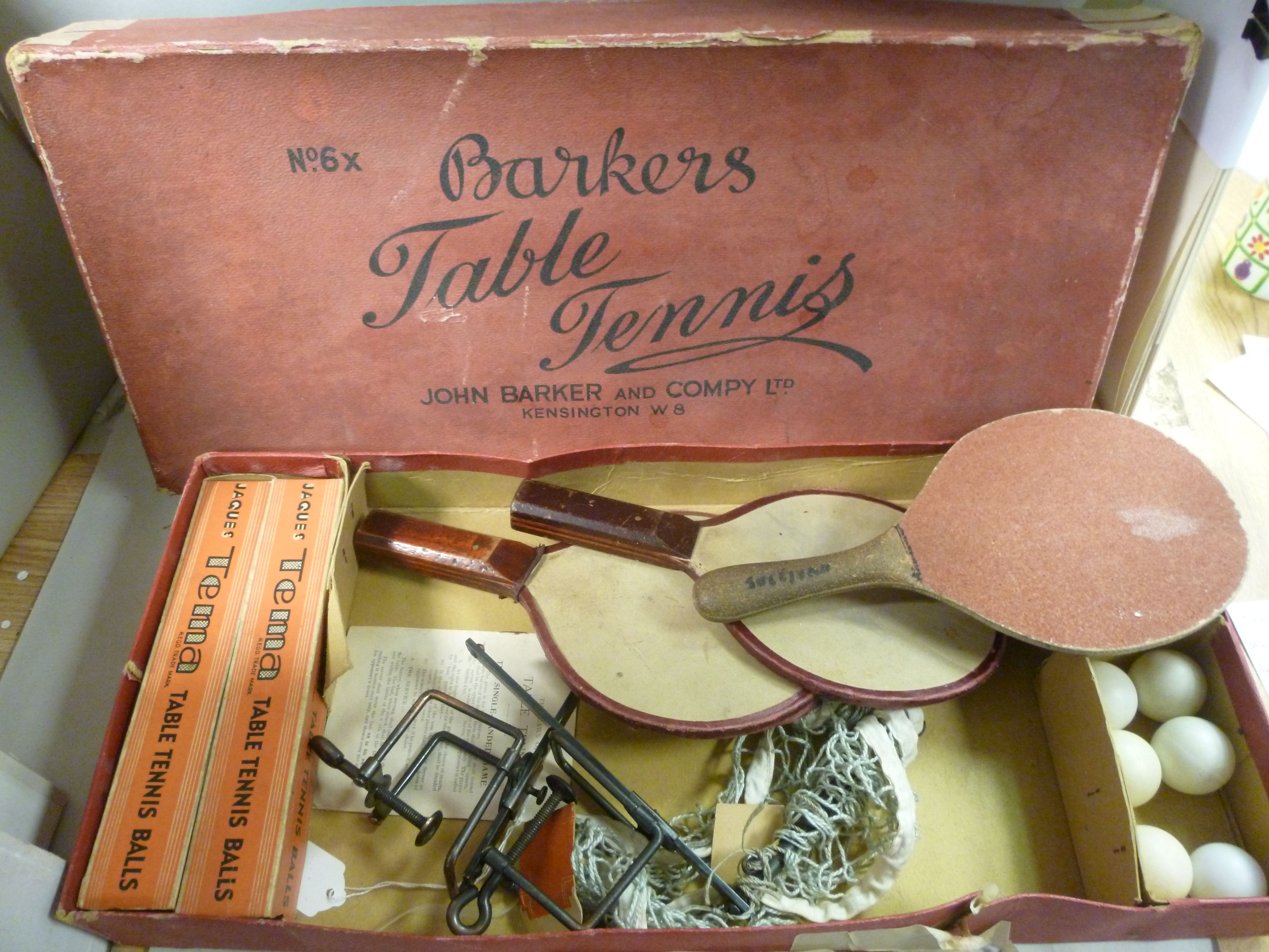A 1920s Barker's (No.6x) Table Tennis se