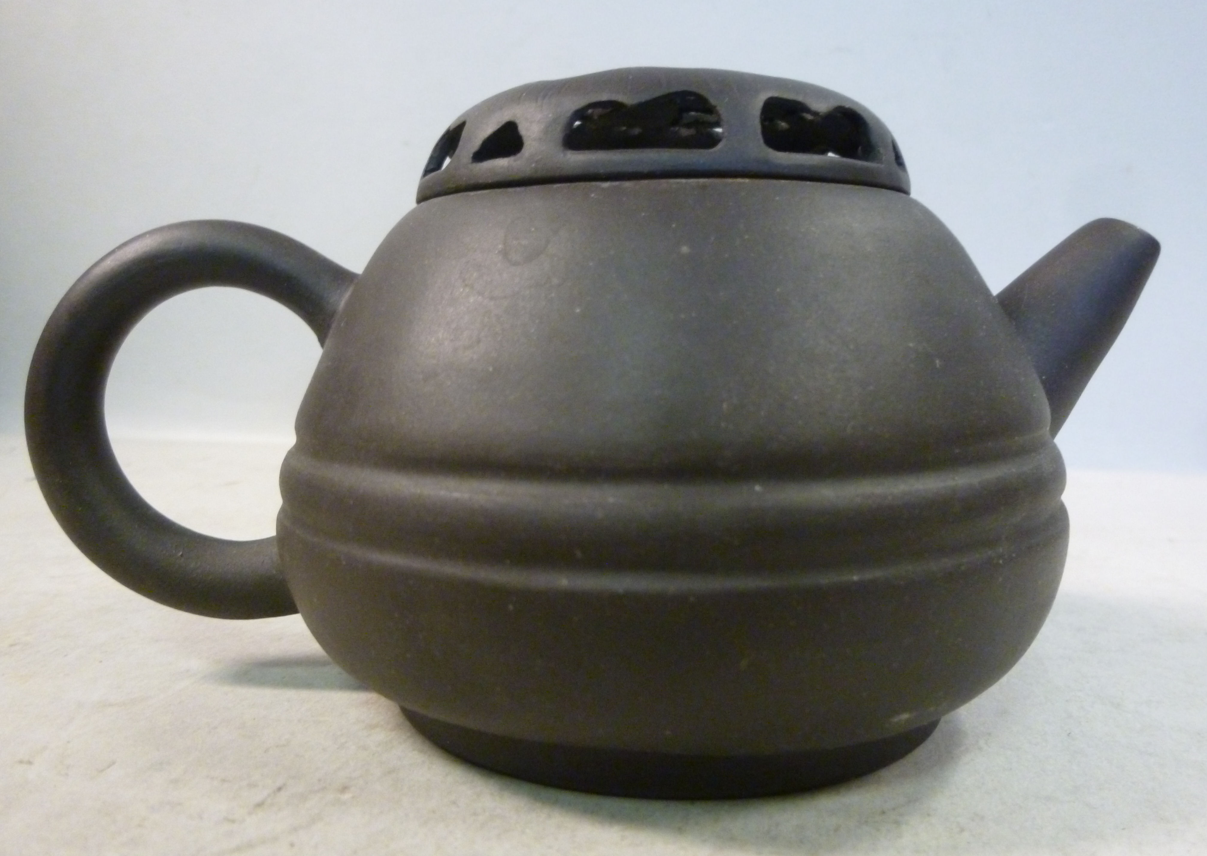 A 20thC Chinese earthenware wine kettle - Image 2 of 5