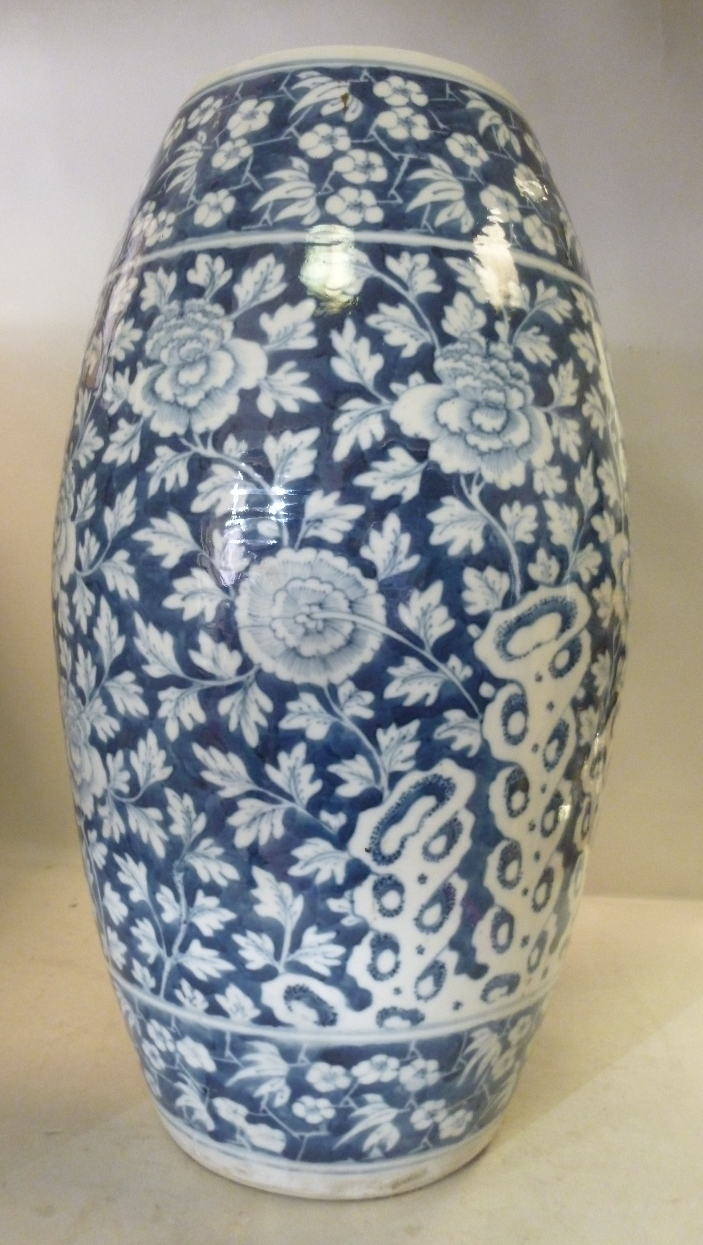 A late 19thC Chinese porcelain vase of s - Image 2 of 4