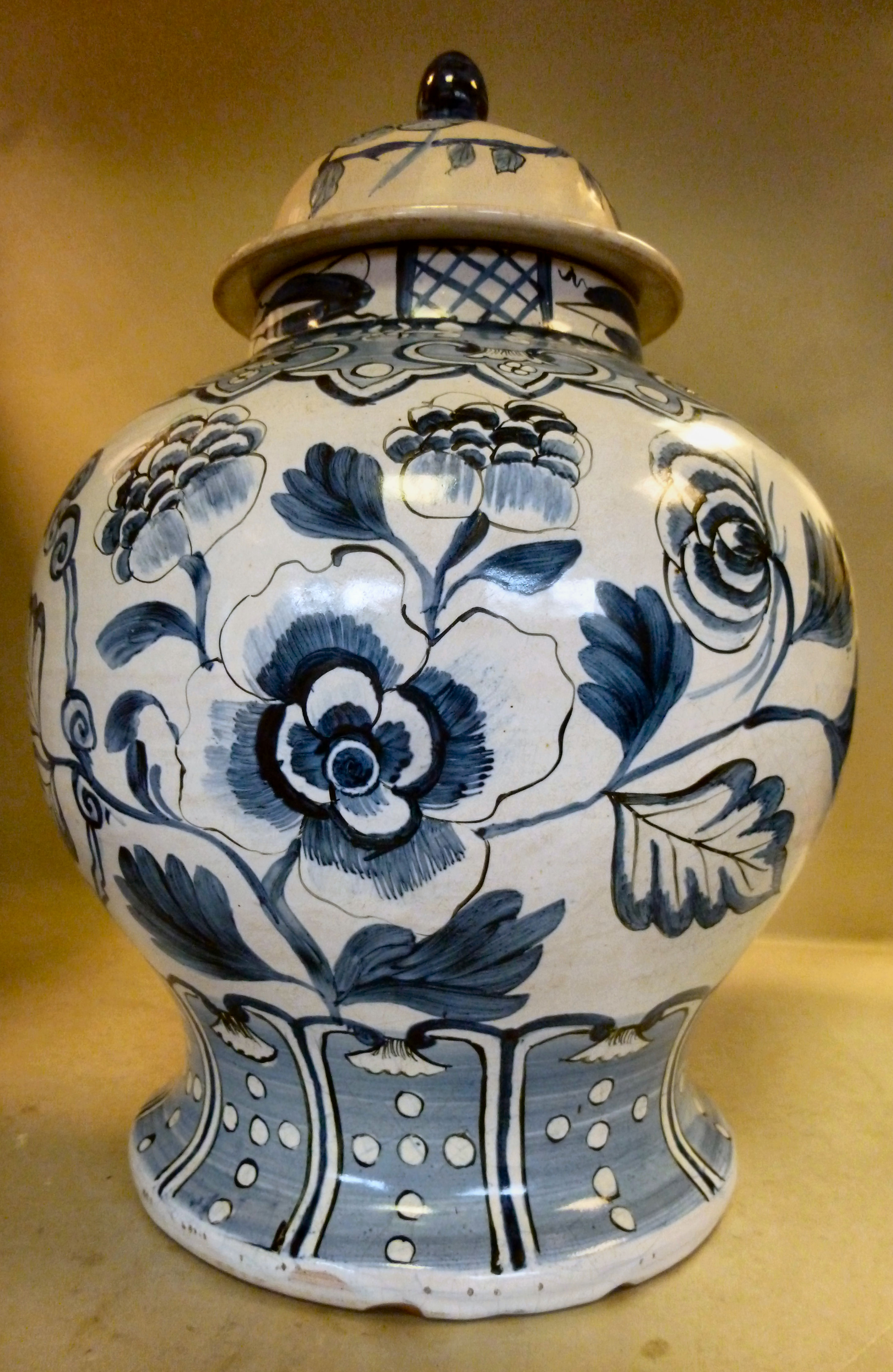 An early 20thC Dutch Delft jar of waiste