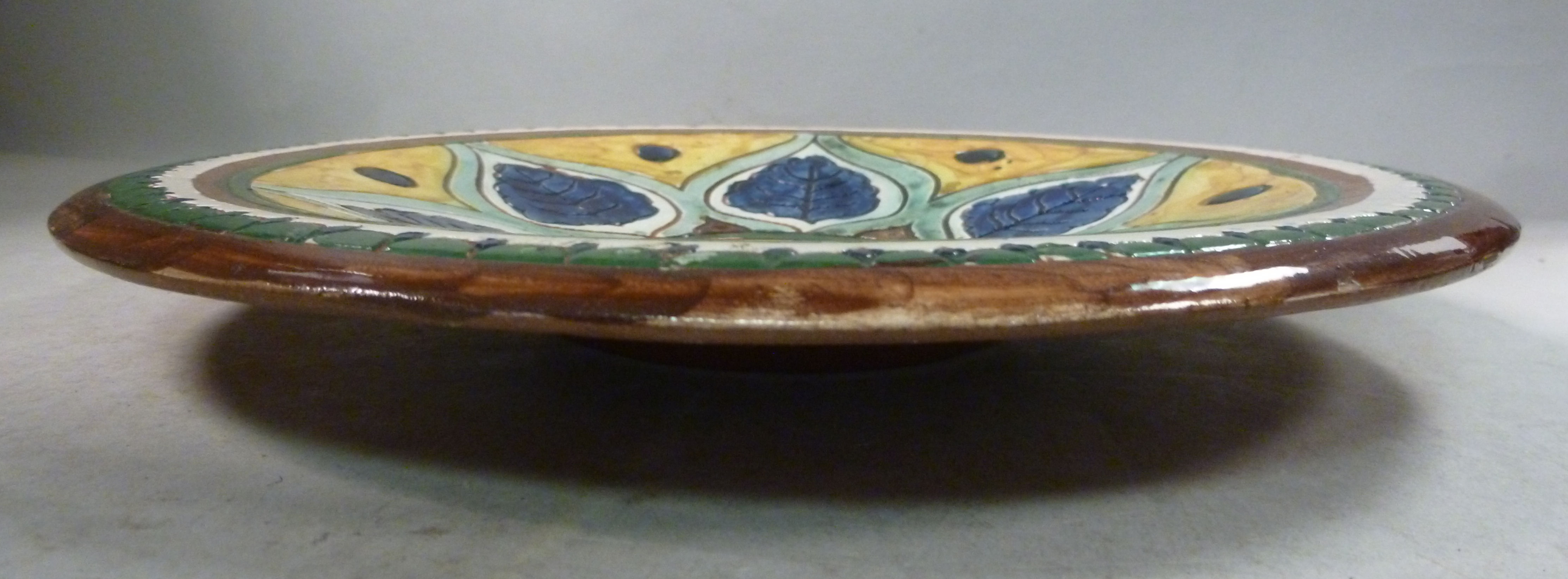 A Carlo Manzoni pottery footed dish, dec - Image 2 of 4