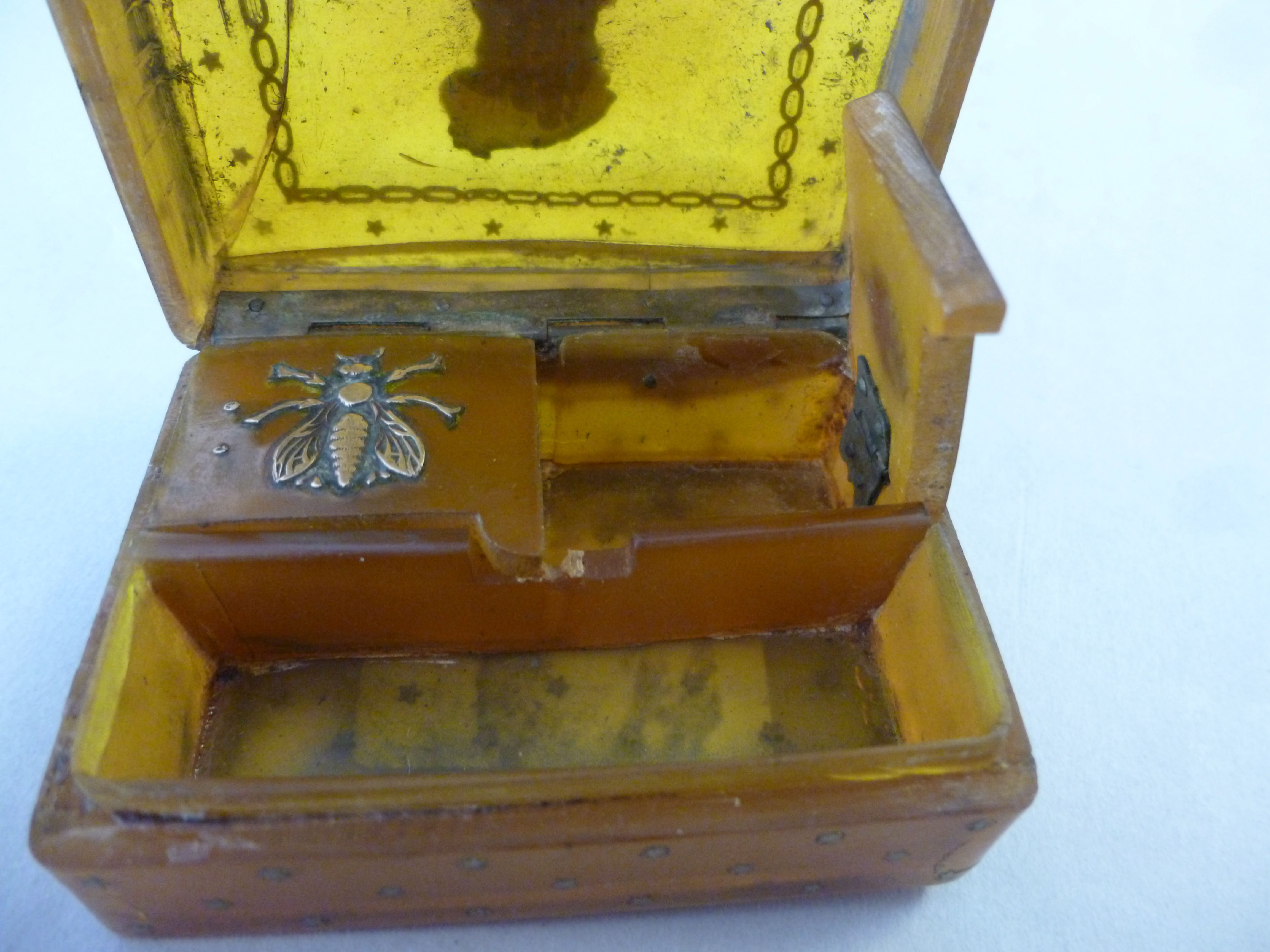 An 18thC horn trinket box, inlaid in yel - Image 7 of 7