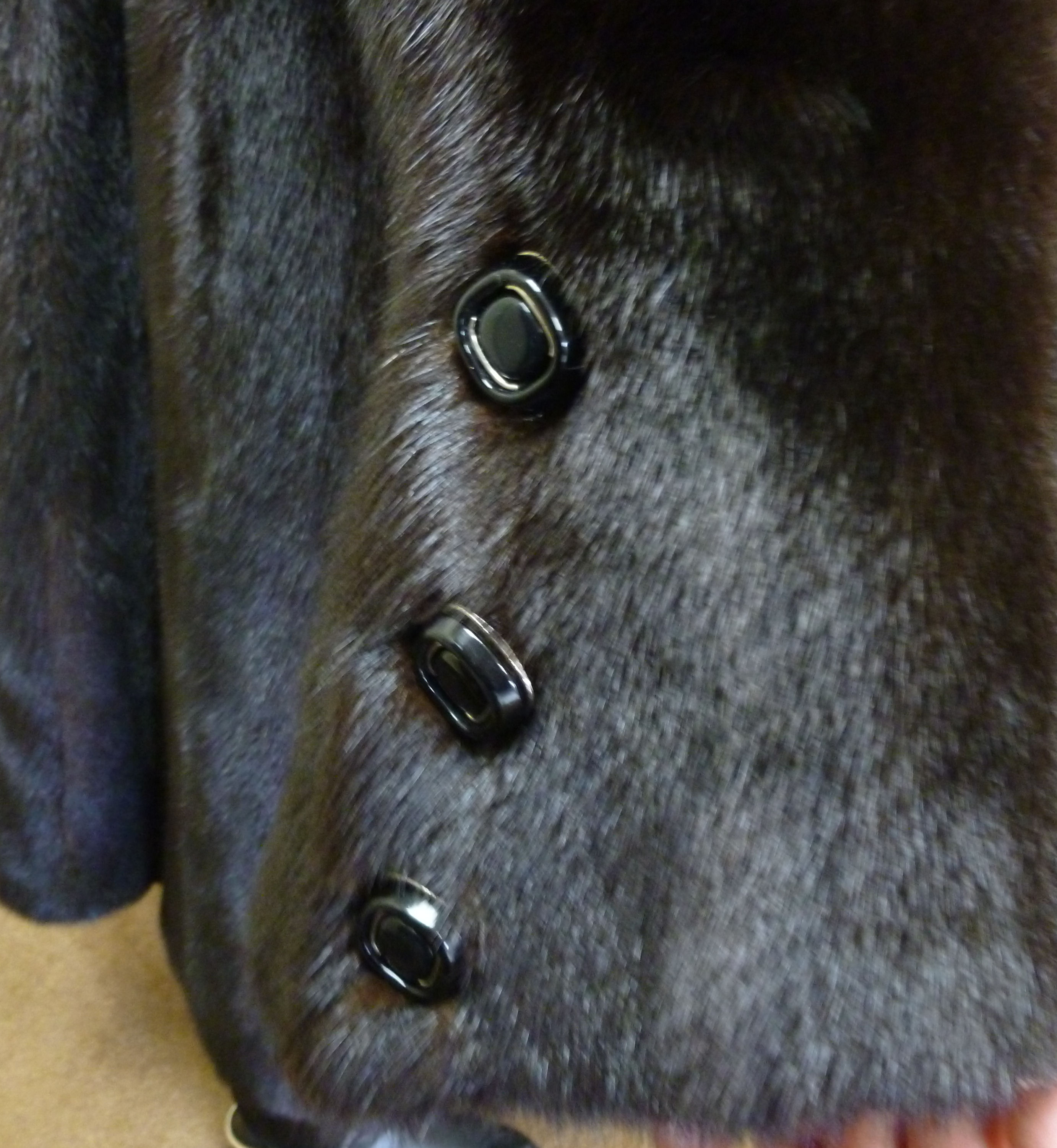 A mink coat, having a rolled collar, a b - Image 5 of 8