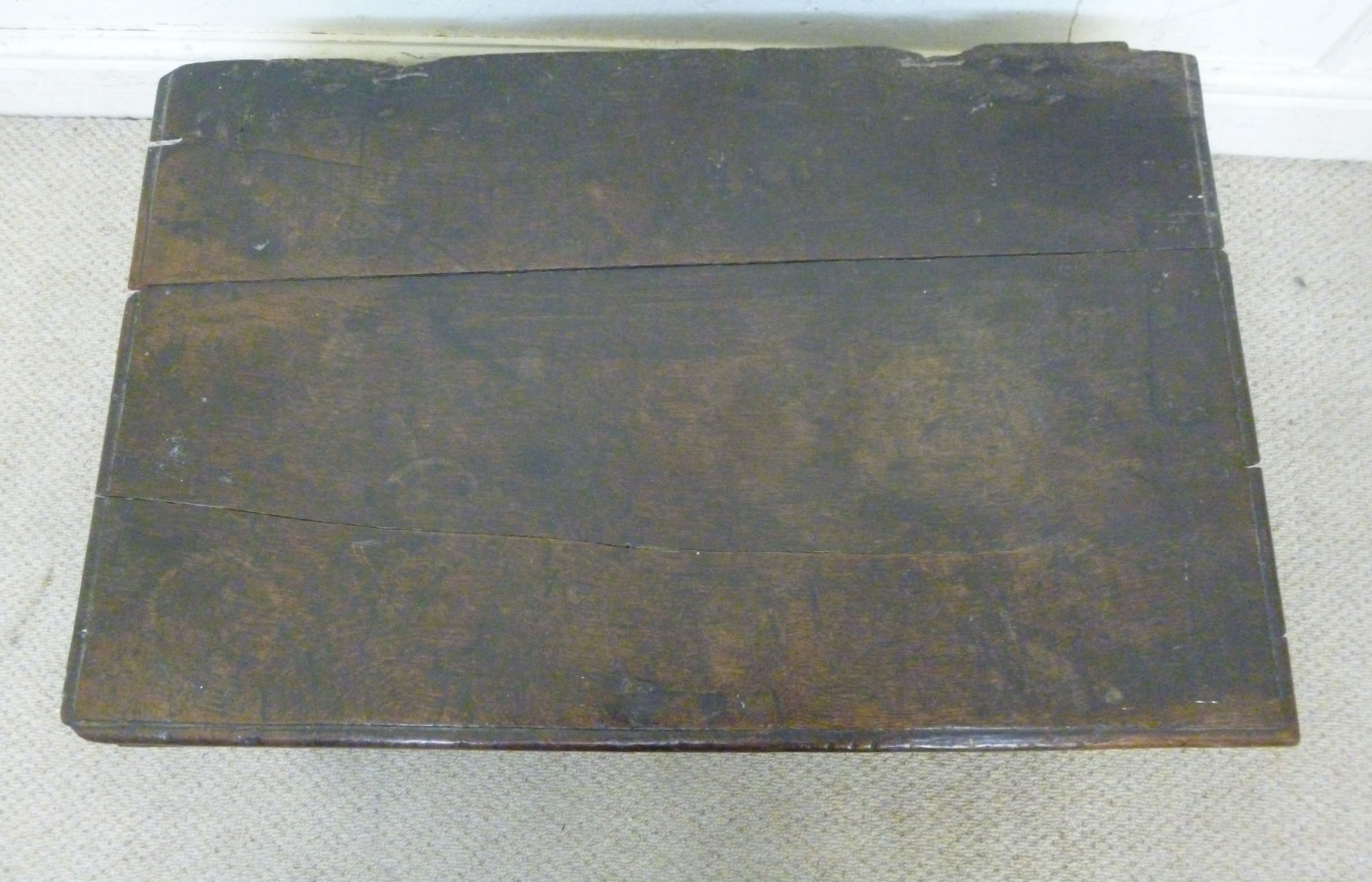 A late 17th/18thC boarded oak bible box, - Image 3 of 4